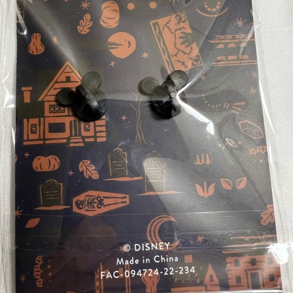 D23 Disney Hocus Pocus 2 Pin Limited Edition 1,500 - Picture 2 of 4